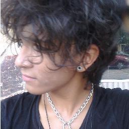 http://t.co/sLZKVbFo1l Punk, Anarquista, Feio, Irritadinho, NOIVO da @vermenegativo_ , muito pensador...