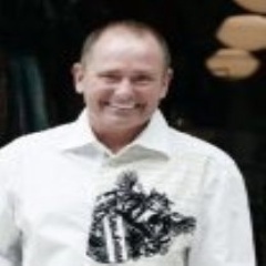 chato pra quem  não conhece alegre pra quem tem estrece feliz e te fortalece  amo quem meree me conheça e jamais esqeça
