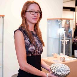 Bristol based silversmith and jeweller, maker of functional, decorative and sculptural objects.  Lover of hammers and HAMMERING!