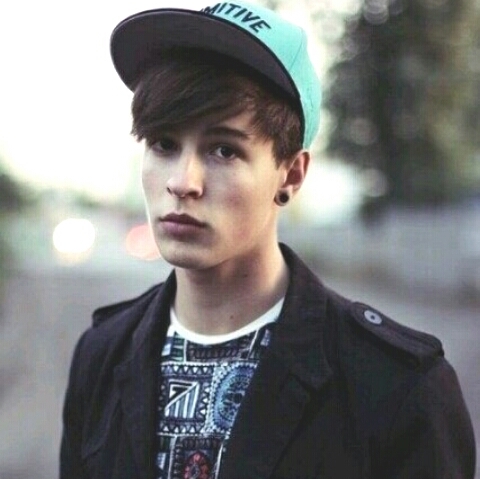 fakeeeeer's profile picture. 