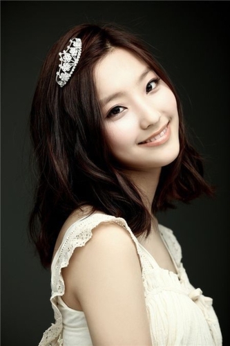 Leesaerom_b's profile picture. (97) 광고천재이태백에서 고복희(고아리) 아역으로 나온 김새롬양봇. 걸그룹준비중