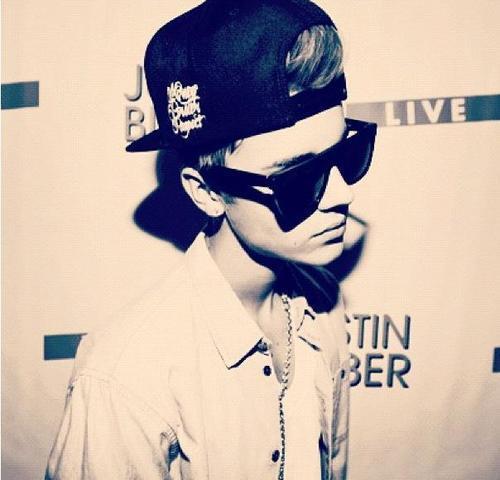 Dando guerra desde el 96. Justin bieber a modo de felicidad. Belieber autentica , desde y para siempre. Call me Bea.