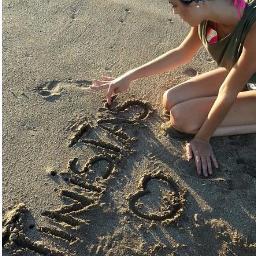 Orgullosa de ser TINISTA3, tinista no es solo ser fan sí no que llevar a Tini en el corazón y admirar en verdad a una chica talentosa :)