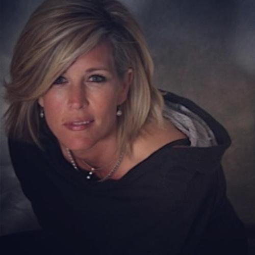 Carlybensonn's profile picture. 