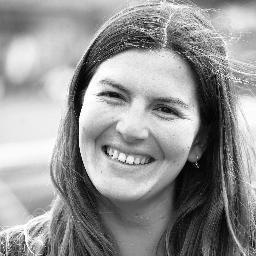Mamá de Lucas y Ana, artista visual y profesora de arte, que trabaja en marketing en una AFP.