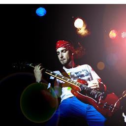 Guitarrista de @LaKuerda y de @EnbergaduraRock¡¡¡¡. Loco por la música. Estudiante de Comunicación Audiovisual en la UEX
