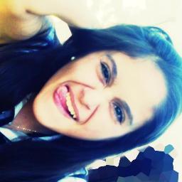 EN LA VIDA NO TE VUELVAS INDISPENSABLE SE INOLVIDABLE .