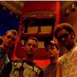 A Banda Primatas iniciou sua trajetória no mundo da música em 2006, formada por músicos jovens que se divertiam tocando rock’roll.