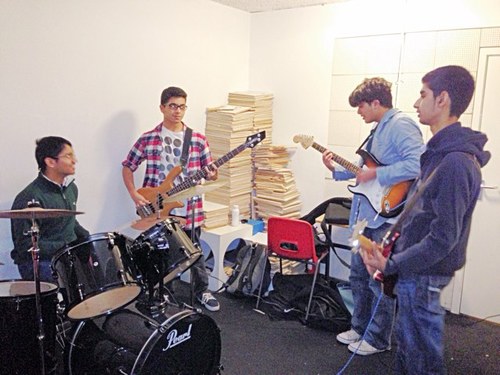 ThePeregrines's profile picture. Alternative Rock Band based in London, follow back for latest news on our music! DOWNLOAD OUR DEBUT EP RIFLE TO A BIRD HERE https://t.co/BOypkota