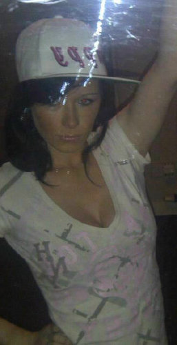 Hey im 24 from ayr in scotland i have 3 beutifull little boys who mean the world 2 me i love 2 party when i can and im a big fan of n-dubz xox
