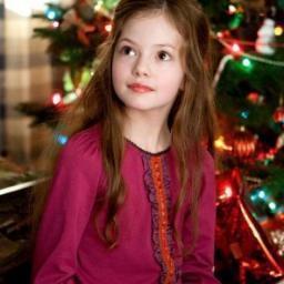 I am Renesmee Carlie Cullen; born on the 11th Of September 2006, Forks, Washington. Intelligent, kind, fun-loving and competitive {Twilight/RP} #Hybrid