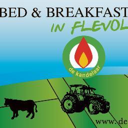 Bed & Breakfast De Kandelaar. Midden in het landelijk gebied van Flevoland op een melkvee- en akkerbouwbedrijf. Omgeven door diverse grote attractieparken.