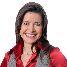 Autora, Palestrante Internacional, Master Teacher, Master Coach e Mentora de Atração de Clientes