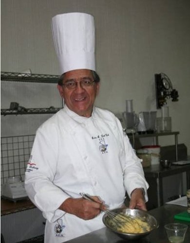 Apasionado por la cocina, música y la lectura. Chapín de corazón