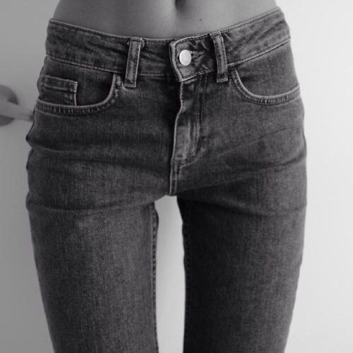Hi, just a 17 year old self harming fat girl trying to get skinny. CW: FAT. GW: 95.