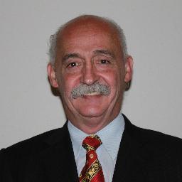 Urologo de profesión, triatleta por afición, Budista por convicción, amante de su familia, su profesión, su afición, y su convicción, en ese orden.