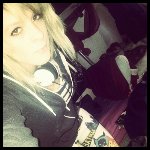 BatmanKayleigh_'s profile picture. Batman	BvB	A7X	FIR	GreenDay	Slash	AliceCooper	AlterBridge	McFly Busted! Taken by@Batman_Dean_ 21.01.12 I love him and my bestfriend Charlotte :)