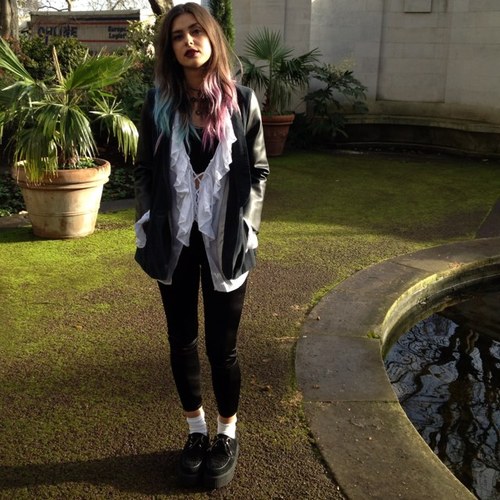 Resurrexionclot's profile picture. Customizing and refreshing old and new clothes.