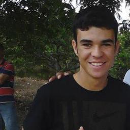 Estudante, 18 aninhos, extrovertido, palhaço as vezes #SÃOPAULINO  #Pollo #BondeDaStronda
https://t.co/x2DDdFJ4mG