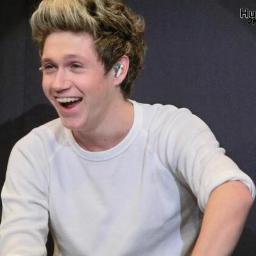 I Wanna Be Forever Young! Sou Directioner, e tenho orgulho disso siga meu twitter pessoal = @JuhCarvalho11, esse é o motivo do meu sorriso= @Onedirection