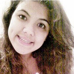 15 anos , adoro musicas , 
sou eclética curto de tudo um pouco . 
Sou sincera chata e romântica .
