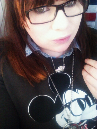 PennyCrayonnn's profile picture. god damn twitter!