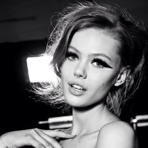 18 & fucked up im a waste of space trying to find perfection || MFP:Mel_rmz||