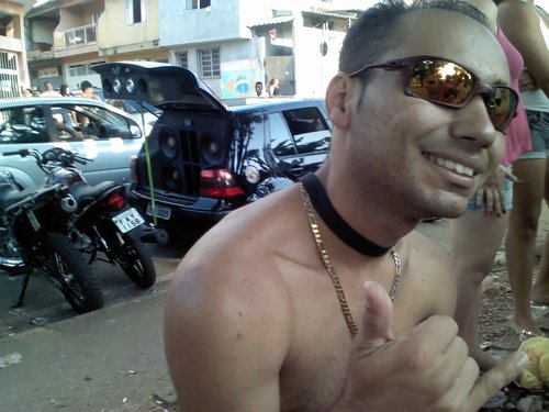 Onde eu chego eu paro tudo