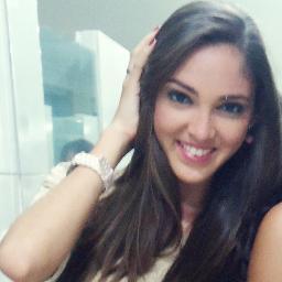 sou uma pessoa muito extrovertida,gosto muito de cantar,ouvir músicas,dançar,entre outros...adoro sair com amigos e familiares...♥