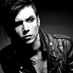 Lead singer/song writer for Black Veil Brides. Wretched & Divine NOW AVAILABLE WORLDWIDE Instagram: @andybvb (venho pra cá quando sou bloqueada, @andybivb)