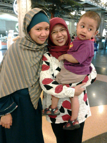 Istri, ibu, anak, hamba Allah, yg mencoba menebar manfaat dengan terus memperbaiki diri ;).  | HijabersWardrobe | MyLil'Kids.  pinbb: 29860CE2