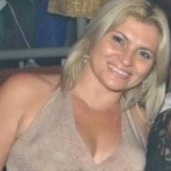 estudante de Odontologia, amiga, extrovertida, companheira..
