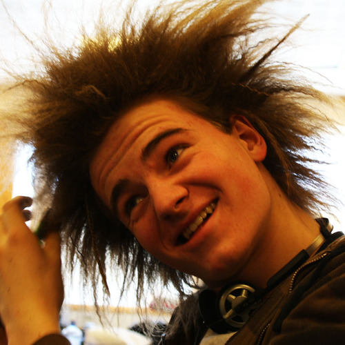 SelvesteSigurd's profile picture. Vitenskap, musikk, klatring, gaming.