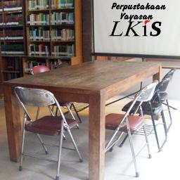Segala hal tentang koleksi buku, event, jaringan perpustakaan desa, Jl. Pura no.203 Sorowajan Telp/fax 0274-489901 @YayasanLKiS