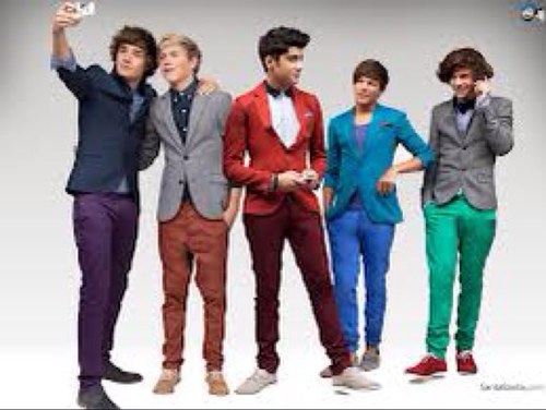 I am David. Hit the follow button to know more about me.  .. :D Kik me- David_1D
Snapchat- Daavviid