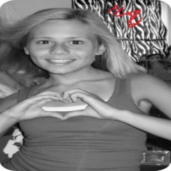 Estudante de web desig, 20 anos, paraibana... Sou perfeccionista, implicante e chata! Qualidades? Bem,me conheça e descubra-as..