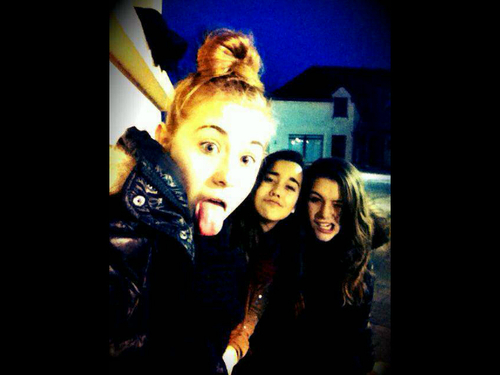 CesElaa's profile picture. Plaire à tout le monde, c'est plaire à n'importe qui - Youssoupha. ❤