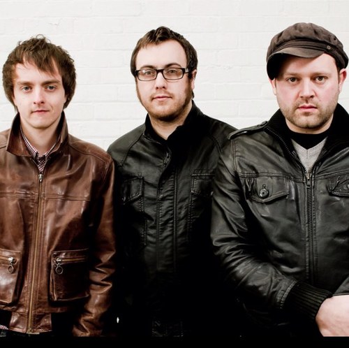 Al Leeming, Ben Greaves and Kyle Greenwood bring their own variety of Mod inspiredRock n Roll music. GET IT ON, BANG A GONG!