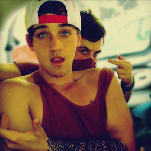 JANOSKIANIGGA69's profile picture. Oh niall ate youre bio? He must have eaten youre creativity too. 
Janoskian blog with some one direction