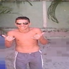 dont look bhnd u ................ if u follow me ill follow back