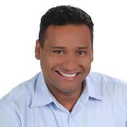 Professor, pai e militante das causas sociais. Cheio de contradições, mas apaixonado pela vida e pela educação.