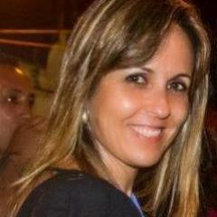Tenho um caso de amor com a vida.Amo-a profunda e verdadeiramente. Meus sonhos são simples e possíveis.Meu infinito é particular e meu universo...paralelo.
