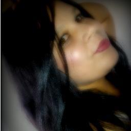 Menina doce, mulher, estudante de Direito, esposa amada, apaixonada pela vida e por Deus!