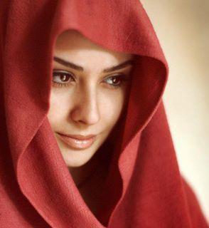 ‏‏شخصَ مرح يضحك كثيرا
لايباالي لِشيء يسَاامح كثيرإاً ثرثرٺة ليسَ لها نهايه يتظاهر بعدم الانتبااهه ويتجاهل كل مايؤلمة لكن لااححد يعلم مابداخلة