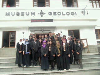 We love mam Farida ♥ | X Akomodasi Perhotelan 1 | SMKN 1 Depok 2012/2013  | | ZehnAPOne