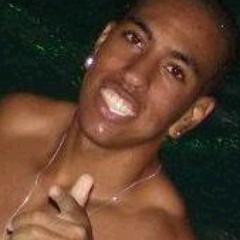 Vou
Por um sorriso de criança aonde eu for
Pros parceiros, tenho a oferecer minha presença.

-Ousadia e Alegria.-- S.C.I