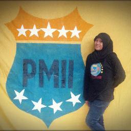 sahabat PMII Kom. Universitas Hasanuddin. putri Bima merantau ke Makassar semenjak 2007. skrg mnjd prntau d tanah jawa sjk 2015 lalu. mnjd mahasiswa PPS UNS.