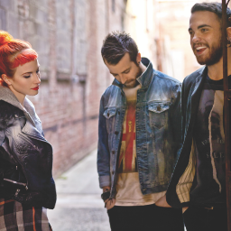 nunca exigi que as pessoas me entedessem, mais respeito é uma coisa que todo mundo deveira ter
 by:  Hayley Williams.