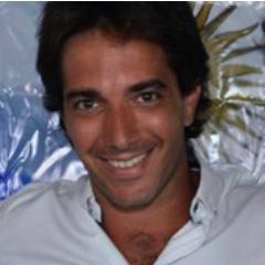 Curioso, emprendedor, profesional, xeneize, estudioso y apasionado del conocimiento. Creo que el mundo lo escriben los valientes y hacia allá vamos!