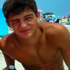 simonbass55_si's profile picture. I'm training to be a hair stylist. Everyone keeps banging on about twitter so I thought I'd give it a go